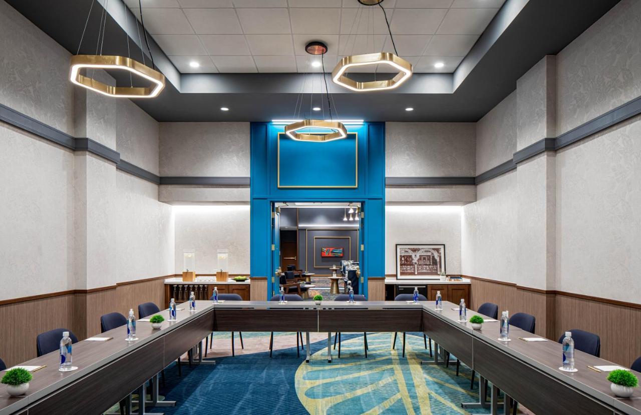 Отель Hyatt House Tampa Downtown Экстерьер фото
