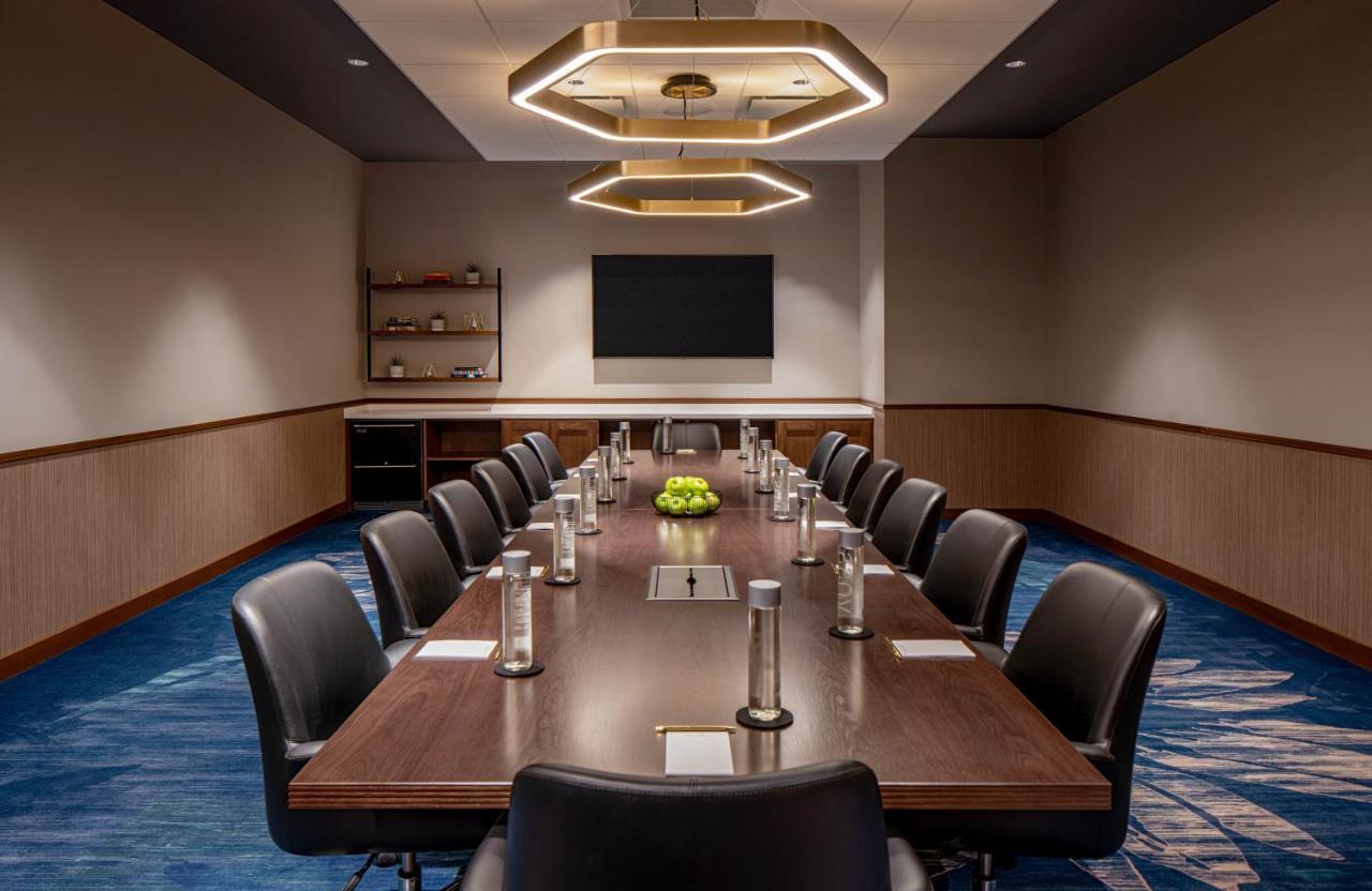 Отель Hyatt House Tampa Downtown Экстерьер фото